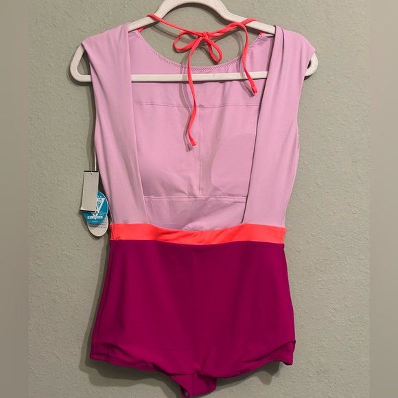 NWT WET  Swimwear JULES One Piece Swimsuit UPF
50+ in Magenta Multi - Picture 5 of 13